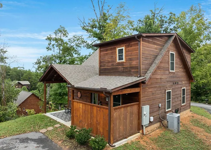 Fully Loaded Cabin In Heart Of Pigeon Forge